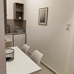 Papadioti מלון דירות 3*