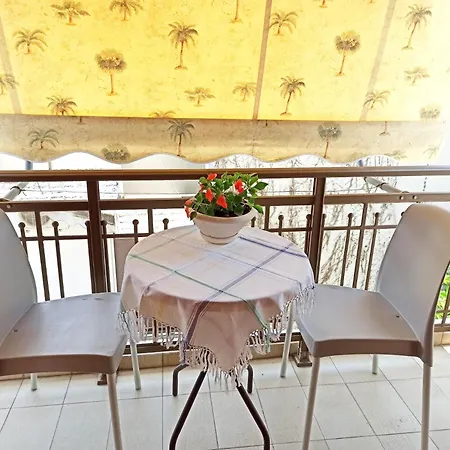 Апарт-отель Papadiotis Apartments Ground Floor Пефки